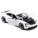 Miniatura Porsche™ Taycan Turbo S em Metal