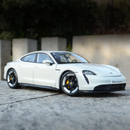 Miniatura Porsche™ Taycan Turbo S em Metal